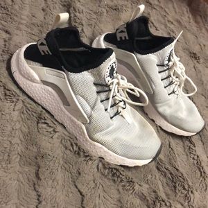 Nike Air Huarache women 8.5